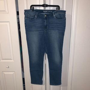 Signature by Levi Strauss Modern Slim Jeans